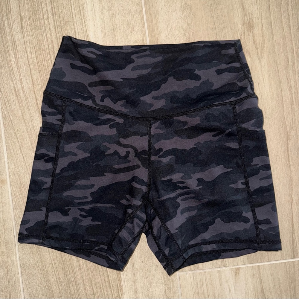 Sunzel Women's Black Camouflage Shorts Small